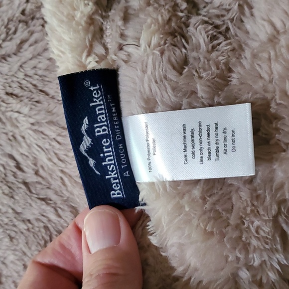 Throw - Picture 3 of 4